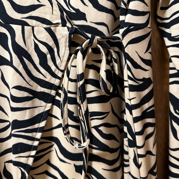 Long sleeve dress ** tags attached** - Picture 3 of 8